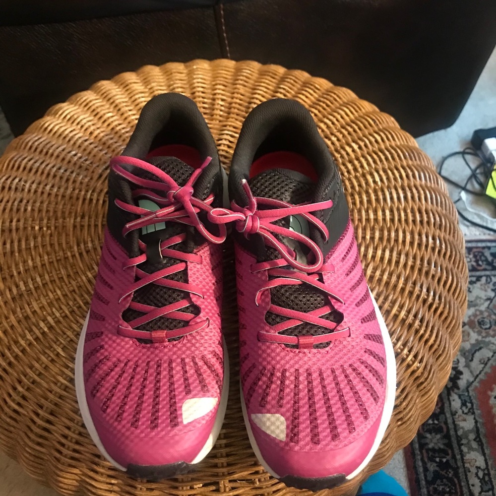 Women’s walking shoe